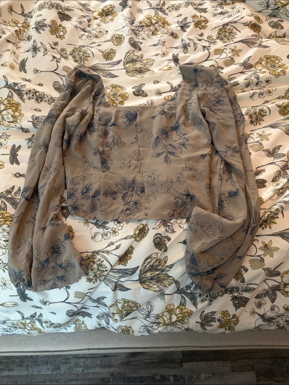 House of Harlow Sheer Floral Puff Sleeve Crop Top - Taupe and Blue